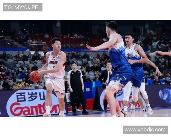 2020年CBA新疆队与广州队激战回顾精彩瞬间与战术分析